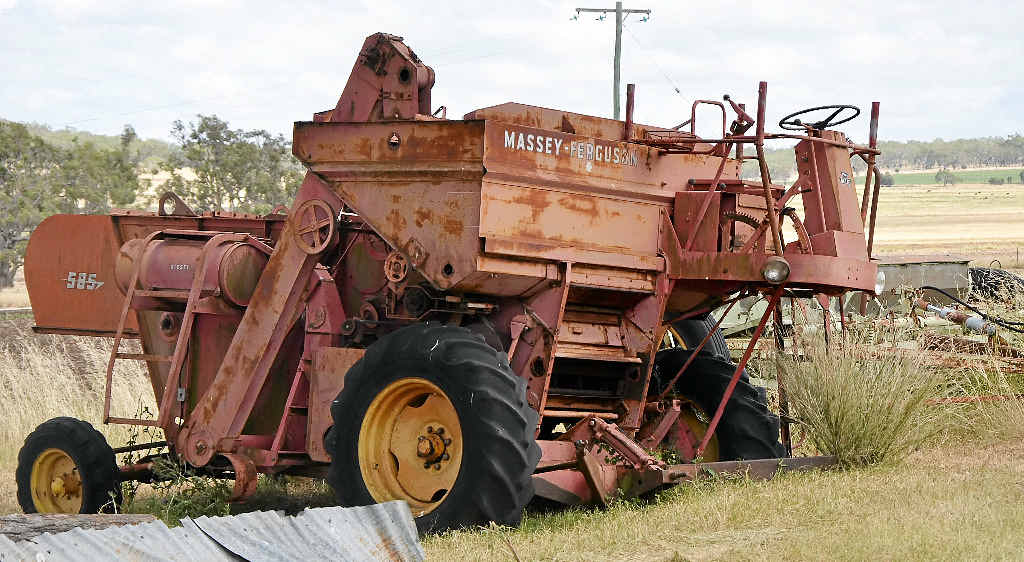 The first header Barry used to harvest their first wheat crop at Irvingdale in 1974. The first header Barry used to harvest their first wheat crop at Irvingdale in 1974.
